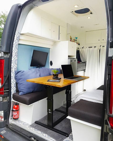 Perfect mobile office setup. This campervan has a great layout for digital nomads and working on the road. I love the organization tips and layout of this DIY van build. Kangoo Camper, Diy Campervan, Clean Desk, Mobile Office, Campervan Interior, Van Home, Van Interior, Cool Vans, Mobil Home