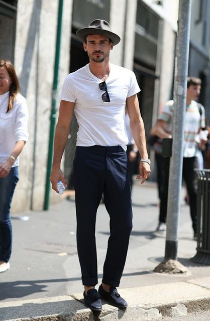 Manly! Simple Street Style, Herren Style, No Shoes, Mens Fashion Edgy, Mens Fashion Smart, Mens Fashion Blog, Summer Mens, Neue Outfits, Wearing A Hat