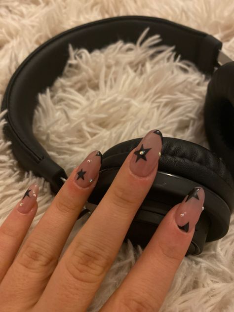 Black Nails Short With Design, Nails Acrylic Concert, Rockstar Girlfriend Nails Short, Nails For The Weeknd Concert, Rock Star Gf Nails, Rockstars Girlfriend Nails, Rockstar Aesthetic Nails, Rockstar Acrylic Nails, Rock Star Girlfriend Nails