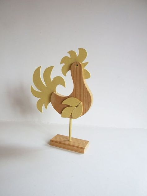 Folk Art Sweden Rooster // Bird 70s// Wood Yellow by tiendanordica: Wooden Rooster, Hand Art Kids, Chicken Crafts, Wood Animal, Wood Carving Designs, The Seventies, Chicken Art, Wooden Figurines, Scroll Saw Patterns