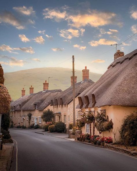 Could you live in one of these lovely thatched cottages? They are only a hop, skip and a jump to the coast, right here at Lulworth Cove,… Lulworth Cove Dorset, Beatrix Potter House Lake District, Coosaw River Cottage, Cowes Isle Of Wight, Lulworth Cove, Cadgwith Cove Cornwall, Thatched Cottage, Pretty Places, The Coast