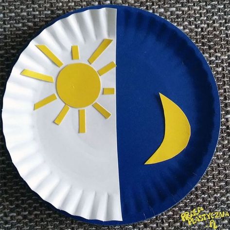 Moon Activities, Sun Crafts, Storytime Crafts, Paper Plate Crafts For Kids, Kindergarten Art Projects, Moon Crafts, Sunday School Crafts For Kids, Toddler Arts And Crafts, Kids Schedule