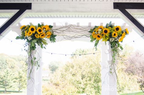 Sunflower Fall Wedding, Fall Wedding Arch, Sunflower Things, Sunflower Weddings, Sunday Wedding, Lilac Wedding Bouquet, Fall Wedding Arches, Sunflower Wedding Decorations, Wedding Arbor