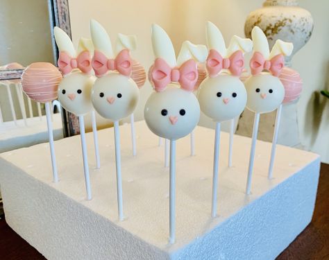 Bunny Party Cake, Birthday Bunny Theme, Bunny Themed Party, Bunny Themed Desserts, Bunny Cake Birthday, Bunny Themed Birthday Party Girl, Bunny Cakes, Bunny Smash Cake, Bunny Pops