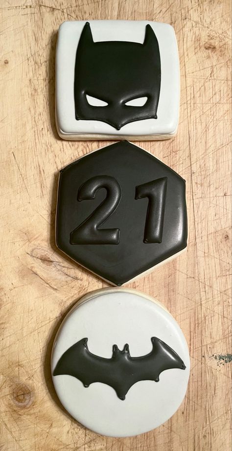 Batman Sugar Cookies, Marvel Cookies, Batman Party Foods, Rolled Cookies, Batman Cookies, Superhero Cookies, Knight Party, Batman Theme, Royal Icing Sugar