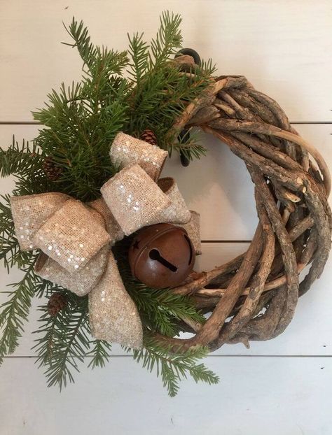 Julkransar Diy, Natal Country, Dekoratívne Vence, Diy Jul, Rustic Christmas Wreath, Christmas Decorations Wreaths, Porte Decorate, Xmas Wreaths, Christmas Decorations Rustic