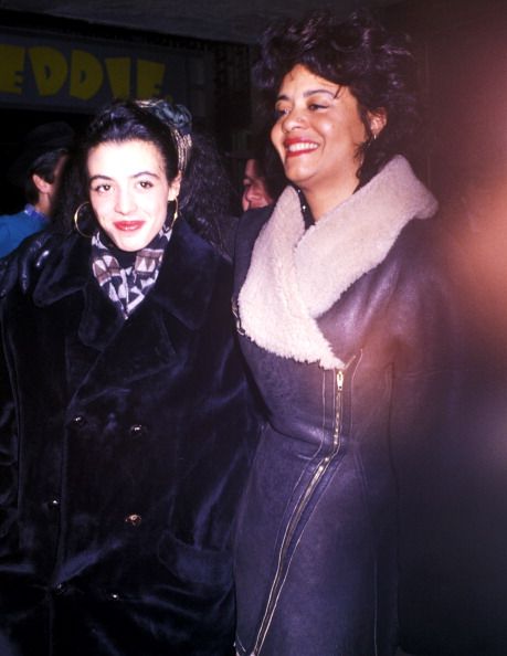 Actress Diahnne Abbott and daughter Drena De Niro attend the Jacknife New York City Premiere on February 25 1989 at Coronet Theater in New York City Robert De Niro Diahnne Abbott, Diahnne Abbott, Celebrity Families, Royalty Free Pictures, High Res, Theater, York City, New York City, Actresses