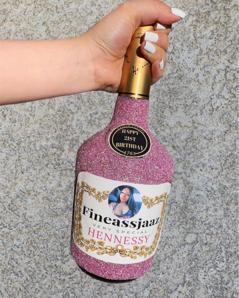 Custom Henny Bottle, Edible Business, Henny Bottle, Glam Bottles, Alcohol Bottle Decorations, Hennessy Bottle, Glitter Bottles, Alcohol Bottle Crafts, Decorated Liquor Bottles