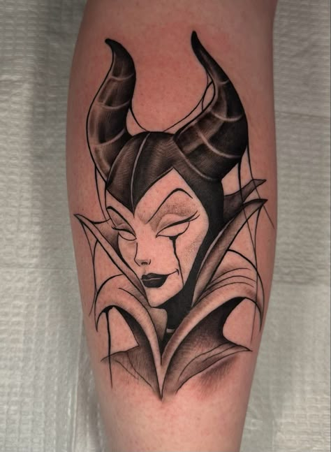 Villians Tattoo, Colorbone Tattoos Ideas, Maleficent Disney, Malecifent Tattoo, Villian Tattoo Sleeve, Maleficent Pictures, Evil Alice In Wonderland Tattoo, Disney Villain Tattoo Ideas, Cruella Deville Tattoo