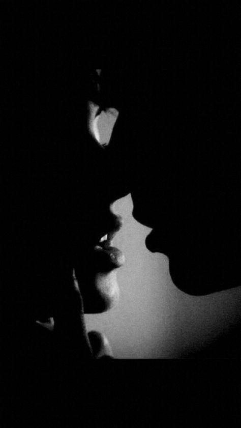 Shadow Kissing Silhouette Aesthetic, Shadow Kissing Silhouette, Black And White Kiss, Kissing Silhouette, Future Boyfriend Quotes, Reputation Aesthetic, Underwater Video, Album Artwork Cover Art, Black And White Couples