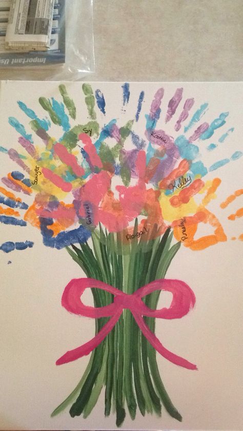 Hand Print Art, Mothers Day Crafts Preschool, Grandparents Day Crafts, Diy Mother's Day Crafts, Easy Toddler Crafts, Baby Art Projects, Toddler Arts And Crafts, Preschool Arts And Crafts, Hand Bouquet