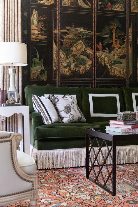 This Green Velvet Sofa with Bullion Fringe paired with the Asian screen makes a bold statement in the home of designer, Eric Ross at Boxwood Hill #enduringsouthernhomes #sofa #couch #greenvelvet #livingroomideas #interiorsnashville #designnashvilletn Velvet Sofa With Fringe, Couch With Fringe Trim, Couch With Fringe, Bullion Fringe Sofa, Sofa Fringe, Sofa With Fringe, Tassel Sofa, Fringe Sofa, Hill Video