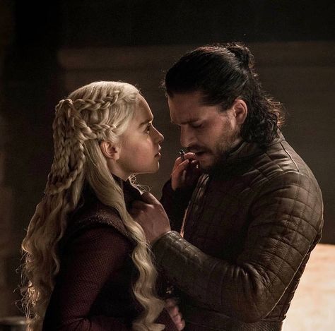 Daenerys and jon Daenerys Targaryen Hd, Daenerys Targaryen And Jon Snow, Jon Snow Aesthetic, Daenerys Targaryen Costume, Stark Targaryen, Daenerys And Jon, Jon Snow And Daenerys, Game Of Thrones Prequel, Game Of Thrones Cast