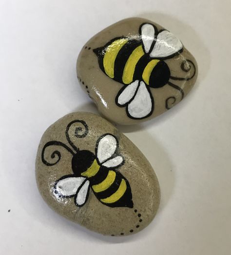 Bee Stones Painted Rocks, Bees On Rocks Painting, Rock Painting Bee Ideas, Painted Rock Bee, Painted Bees On Rocks, Bees Rock Painting, Bee Rock Painting Ideas, Painted Rocks Bees, Bee Painted Rocks Ideas