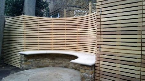 Curved slatted panel fence Slatted Fence, Slatted Fence Panels, Curved Patio, Curved Pergola, Garden Privacy Screen, Pergola Pictures, Garden Fence Panels, Garden Privacy, Pergola Design