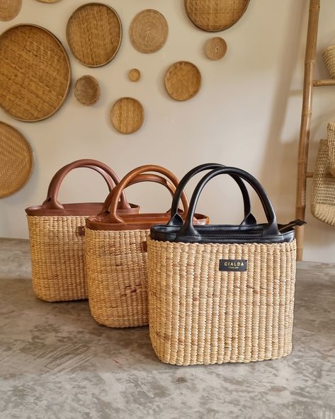 Fashion Wicker Bag Thailand Napkin Embroidery, Willow Art, Rattan Bags, Hand Made Bags, Basket Bags, Handmade Packaging, Wicker Bags, Ladies Bags, Rattan Bag