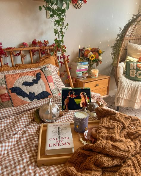 Fear The Flames, Originals Vampire, Mood 2024, Hygge Bedroom, Autumn Feeling, Cozy Lifestyle, Bedroom Redesign, Cosy Autumn, Cottagecore Home