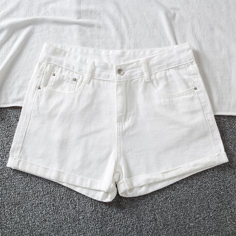 Short En Jean Blanc Femme Prix : 29.90 € en Livraison Gratuite ! Achetez ce produit : https://www.soireeblanche.fr/femme/bas-blanc/short-blanc/short-en-jean-blanc-femme/ Découvrez tous nos vêtements blancs : https://www.soireeblanche.fr Nathanaël https://www.soireeblanche.fr Inscrivez vous à notre club privé sur Soirée Blanche pour recevoir régulièrement des codes promotionnels et des ventes privées en exclusivité ! #SoireeBlanche #RobeBlanche #VesteBlanche #CostumeBlanc #CostumeBlanc #Tee High Waist Black Denim Shorts, Short Blanc, Summer Shorts Denim, Jean Large, Crop Top Sweatshirt, Summer Denim, Shorts Casual, Loose Jeans, Denim Shorts Women