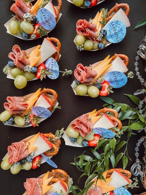 Cocktail Hour Charcuterie Cups, Beach Wedding Menu Ideas Food, Charcuterie Boats Wedding, Nautical Charcuterie Board, Charcuterie Shots, Charcuterie Boats Ideas, Charcuterie Boats, Skewers Ideas, Charcuterie Cart