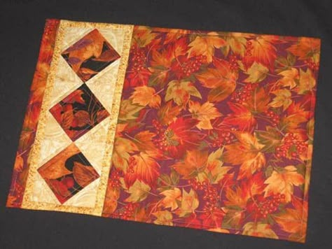 Bat Quilt Block, Sewing Placemats, Quilted Place Mats, Quilt Placemats, Placemat Ideas, Easy Placemats, Quilted Placemat Patterns, Quilt Runners, Table Runner Patterns