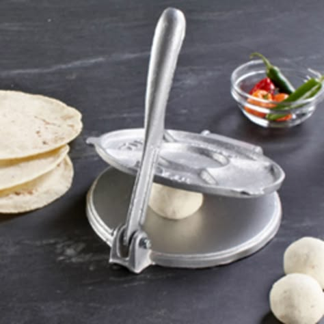 Homemade Corn Tortillas, Tortilla Press, Homemade Tortillas, Gadgets Kitchen Cooking, Kitchen Must Haves, Cast Iron Cooking, Cooking Gadgets, Cool Kitchen Gadgets, Cooking Kitchen