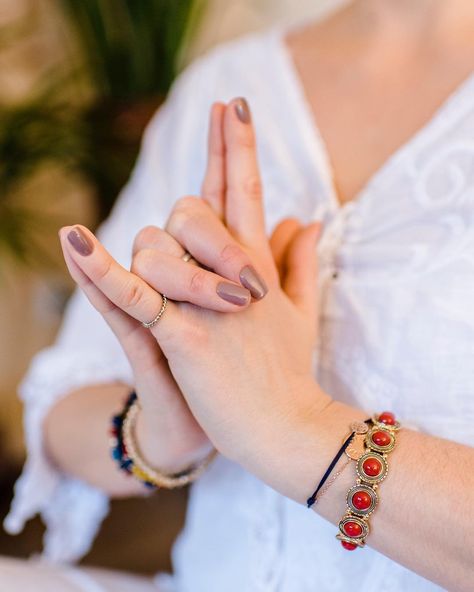 Mudra to attract love. This Mudra activates the energy that creates the feeling of love, for yourself, your children, parents, friends.… Mudra For Love, Mudra To Attract Love, Tri Dosha, Civil Plan, Mata Durga, Rude Hand Gestures, The Feeling Of Love, Love For Yourself, Hand Mudras