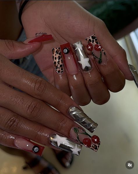 Casino Theme Nails, Red Junk Nails, Christmas Nails Baddie, Red Y2k Nails, 21st Birthday Nails, Ny Nails, Teen Nails, Horror Nails, Super Cute Nails