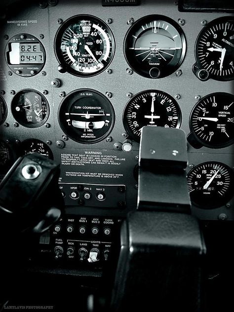 Cessna 172 Cockpit, Cessna 172 Skyhawk, Aircraft Instruments, Cessna Aircraft, Aviation Education, Pilot License, Cessna 172, Pilots Aviation, Airline Pilot