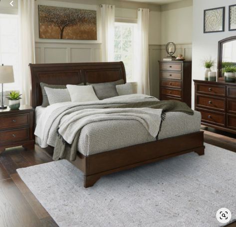 King Sleigh Bed Modern, Cherrywood Sleigh Bed, Dark Wood Sleigh Bed Decor, Traditional King Bed, Dark Sleigh Bed Decor, Wood Sleigh Bed Decor, Sleigh Bedroom Ideas, Bedroom Design Brown Furniture, Dark Cherry Furniture Bedroom