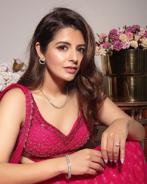 Natasha Luthra on Instagram: “Celebrate important milestones with something unique, rare, and beautiful. The Malabar Solitaire Show with @forevermark diamonds in Mumbai…” Natasha Luthra, Forevermark Diamonds, Something Unique, Milestones, Mumbai, Diamonds, Celebrities, On Instagram, Instagram