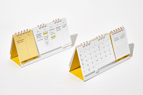 2022 Kakao Pay Schedule Kit on Behance Creative Desk Calendar, Calendar Design Inspiration, Desk Calendar Design, Magazine Layout Inspiration, Schedule Calendar, Table Calendar, 달력 디자인, Calendar Kit, Pamphlet Design