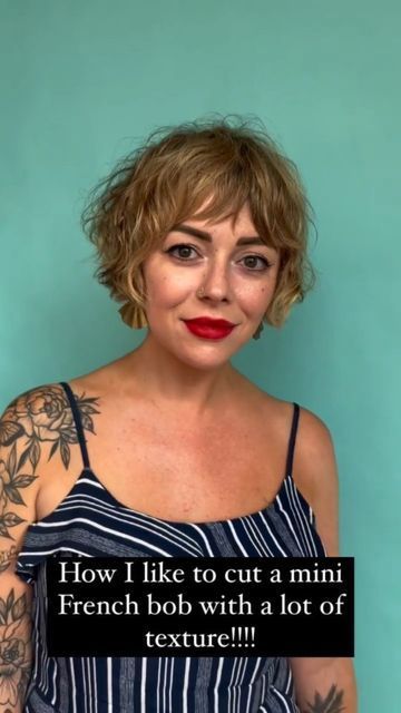 French Bob With Micro Fringe, Short Wavy Fine Hair, Short Layered Bob With Fringe, Mini Bob With Bangs, Wavy Micro Bob, Cub Haircuts, Mini French Bob, Microbob Haircuts, Short Haircuts Women 2024