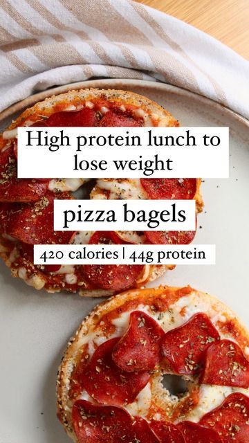 500 Calorie Lunch, Macro Lunches, Protein Bagels, High Protein Lunch, English Muffin Pizza, Food To Gain Muscle, High Protein Dinner, Pizza Bagels, Protein Dinner