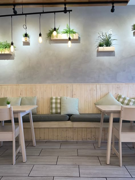 Cafe Style Wall Decor, Accent Wall In Restaurant, Tiny Cafe Design, Cafe Concept Ideas, Cafe Wall Design, Eco Style Interior, Cafe Design Inspiration, Small Restaurant Design, Coin Café