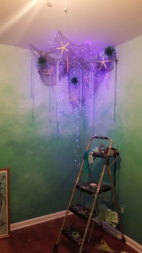 Mermaid Grotto Room, Jelly Fish Themed Room, Under Water Bedroom Theme, Deep Sea Themed Bedroom, Sirencore Bedroom, Underwater Room Decor, Sirencore Room, Aquarium Themed Room, Ocean Room Decor Ideas