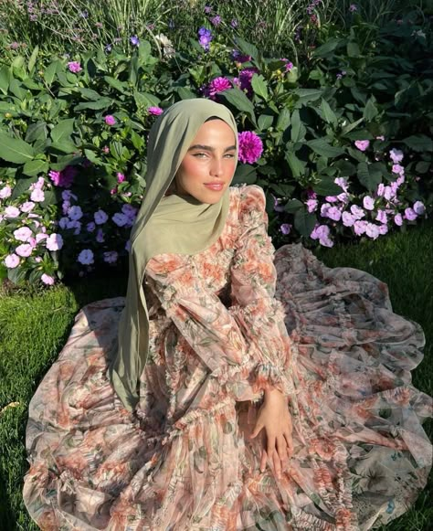 Hijabi Besties, Summer Hijabi, Hijabi Art, Christian Veils, Hijab Fashion Summer, Hijabista Fashion, Festive Dress, Modest Casual Outfits, Bridal Shower Outfit