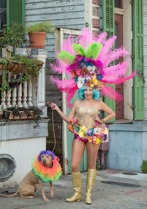 Style Profile: Mardi Gras Costume Style in New Orleans | Apartment Therapy Marty Gras Party Outfit, New Orleans Costume, Wine Costume, New Orleans Apartment, Masquerade Decorations, Mardi Gras New Orleans, Mardi Gras Centerpieces, Mardi Gras Crafts, Mardi Gra