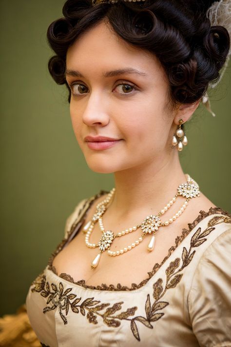 Becky Sharp Vanity Fair 2018 Becky Sharp Vanity Fair, Olivia Cooke Vanity Fair, Vanity Fair Movie, Regency Hair, Emma Jones, Becky Sharp, Bridgerton Ball, 1820s Fashion, Jane Austen Inspired