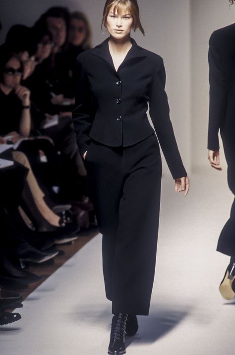 Jil Sander 90s, Meghan Douglas, Genderqueer Fashion, 90s Runway, Motorcycle Girl, Streetwear Fashion Women, Jil Sander, Boss Lady, Streetwear Fashion