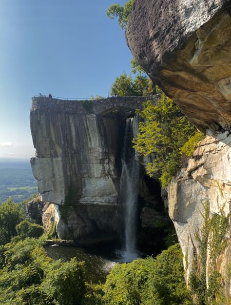 Lookout Mountain is a mountain that is on the boarder of Georgia and Tennessee. On the mountain, you can walk through Rock City, which leads you to a cliff with a gorgeous waterfall. The cliff is known as Lovers Leap. Lookout Mountain Georgia, Lookout Mountain Tennessee, Dream Castle, Lookout Mountain, Rock City, Mountain Sunset, Winter 2023, School Projects, Tennessee