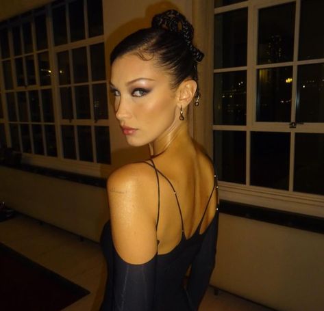 2010s Instagram Aesthetic, Bella Hadid Model, Bella Hadid News, Mrs Bella, Red Hair Trends, Isabella Hadid, Camila Morrone, Bella Hadid Outfits, Bella Hadid Style