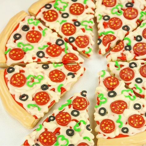 Pizza Sugar Cookies, Fondant Biscuits, Burger Cookies, Sugar Cookie Pizza, Pizza Cookies, Short Bread, Pizza Cake, Pizza And Beer, Cookie Pizza