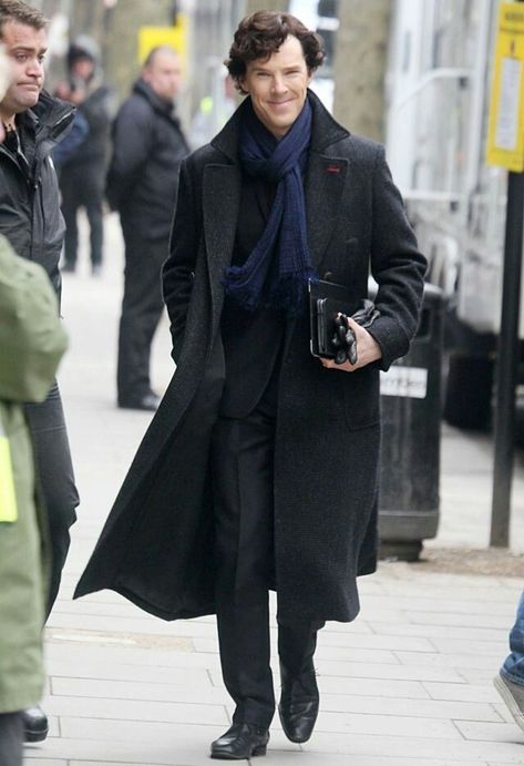 Benedict Cumberbatch Photoshoot, Sherlock Holmes Wallpaper, Sherlock Coat, Detective Outfit, Detective Sherlock Holmes, Sherlock Holmes Benedict, Sherlock Holmes Benedict Cumberbatch, Benedict Sherlock, Mrs Hudson