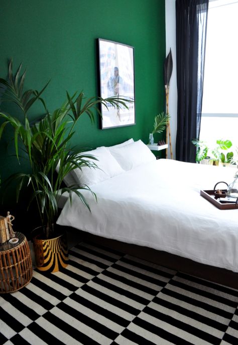 GREEN BEDROOM IDEAS – Among colored ones, green captures many people’s hearts. This color is like blue that is beloved by many due to the positive att... Apartment Therapy Bedroom, Green Bedroom Design, Green Walls, Green Room, Trendy Bedroom, Green Rooms, Bedroom Green, Bedroom Colors, Room Colors