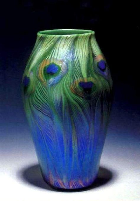 Peacock vase, 1896-98 Peacock Vase, Peacock Colors, Tiffany Art, Peacock Decor, Peacock Art, Louis Comfort Tiffany, Tainan, Tiffany Glass, Gorgeous Glass