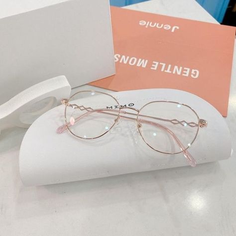 Chasma For Girl, Chashma Frame Girl, Glases Girl Style, Glasses Frames For Girl, Clear Glasses Frames Women, Cute Glasses Frames, Classy Glasses, Glasses Frames Trendy, Fancy Glasses