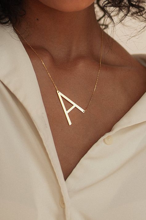 This isn't your average initial necklace. A big letter tilted sideways turns a personalized initial necklace into a unique gift idea for her. Letter Model, Big Letter, Bridesmaid Necklace Gift, Sideways Initial Necklace, Necklace Chain Types, Punk Accessories, Name Necklaces, Big Letters, Initial Necklace Gold