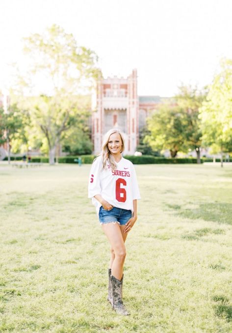 College Gameday Outfits Football, Jersey Outfits, College Gameday Outfits, College Pictures, Gameday Outfits, College Senior Pictures, Norman Oklahoma, Ou Football, School Senior Pictures