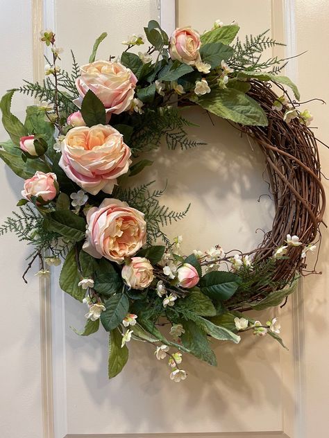 Fabric Wreaths, Tall Floral Arrangements, Floral Door Wreaths, Easter Spring Wreath, Grapevine Wreaths, Door Wreaths Diy, Fabric Wreath, Summer Door Wreaths, Spring Door Wreaths