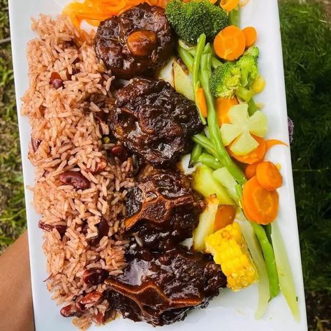 jamaicanvibes on Instagram: “EAT or PASS❓ Oxtails Rice & Peas Potato Salad Follow @jamaicanvibes19 📸 @lawyer_chefshadz #riceandpeas #potatosalad #oxtail…” Oxtail Rice And Peas, Oxtail And Rice, Oxtails And Rice, Rice And Peas Jamaican, Dinner Rice, Jamaican Oxtail, Jamaican Rice, Rice Peas, Oxtail Recipes